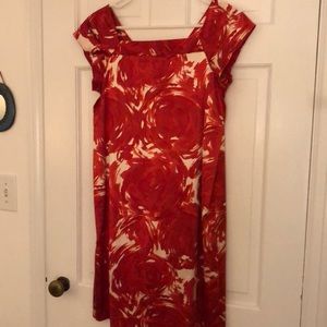 Gorgeous silk cotton shift dress in red cream watercolor bold print. Theory. 10